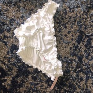 Victoria’s Secret Ruffle Cheeky bottoms